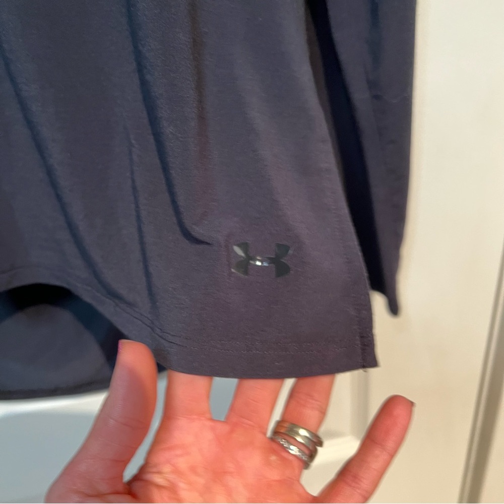 Under Armor Whisperlight Loose Fit Long Sleeved Top - Picture 5 of 7